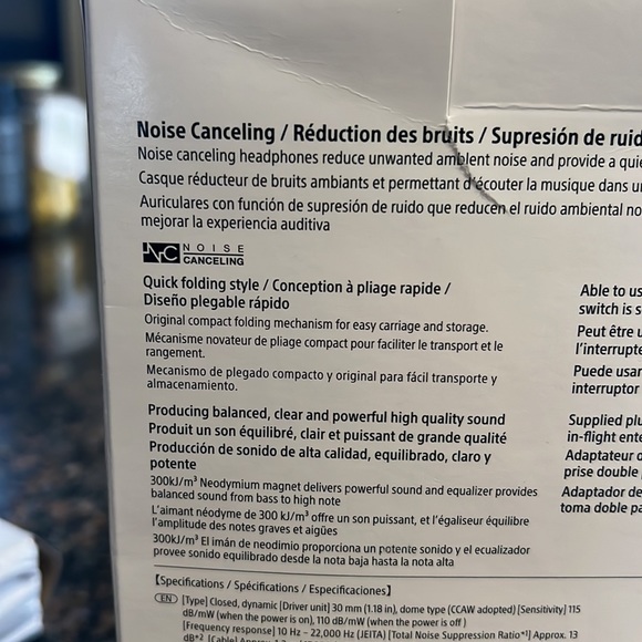 Sony noise cancelling wired headphones - Picture 4 of 4